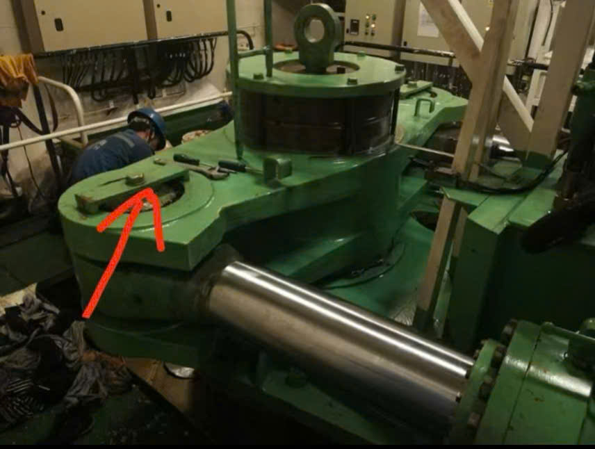 Supply and replace new hydraulic cylinders for rudder system